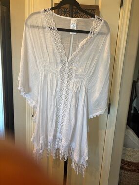 Time and Tru White Crochet-Trim Tunic with Fringe